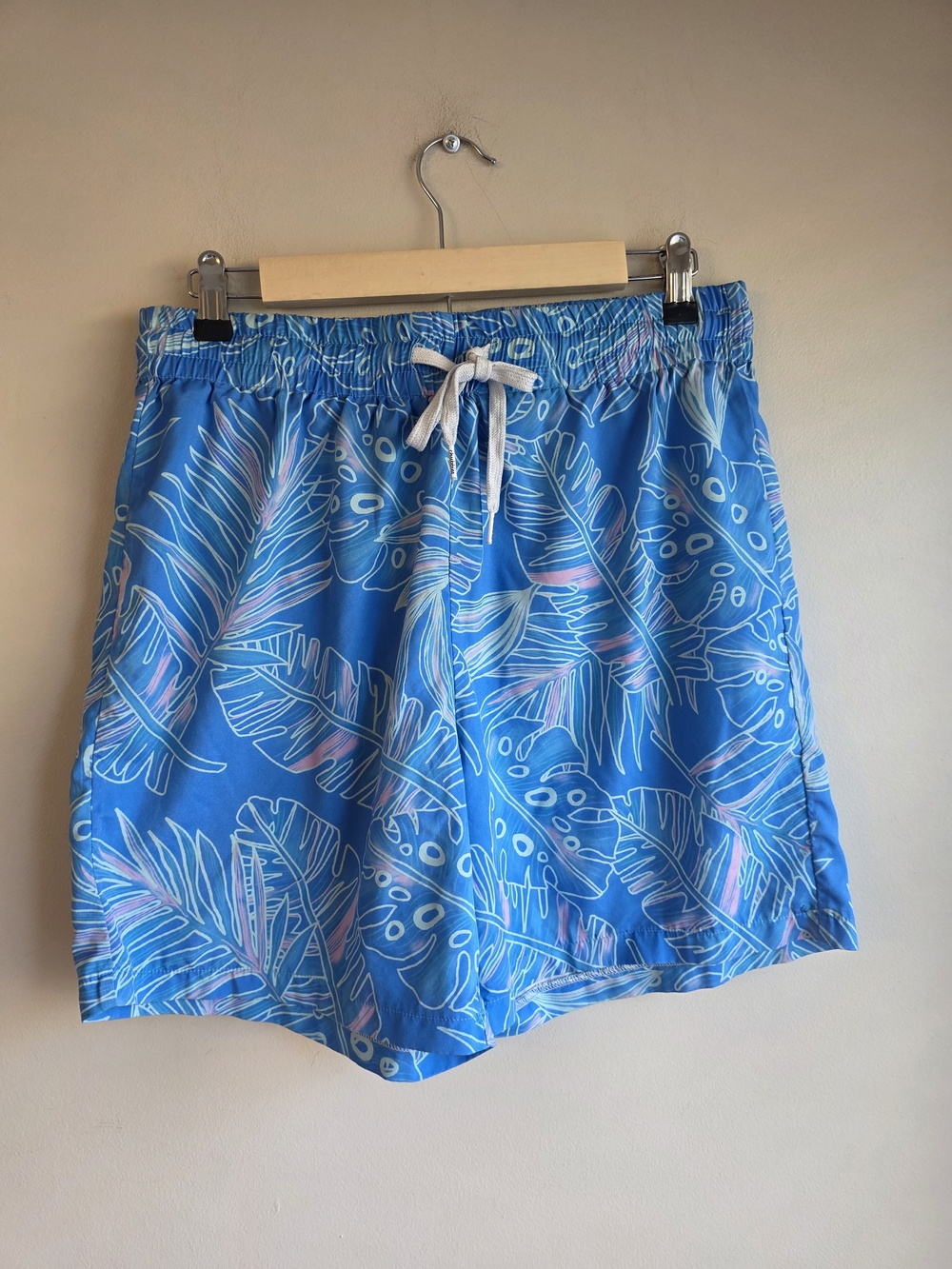 Chubbies Blue Pink Monstera Tropical Swim Trunks M 5.5" Inseam - Picture 3 of 11